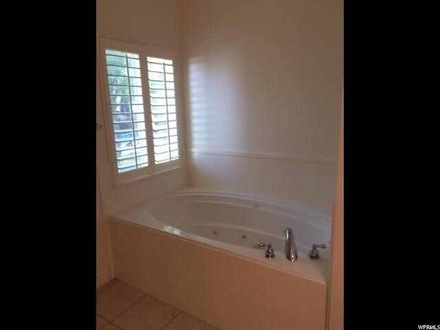 Building Photo - 717 S Clearwater Ct