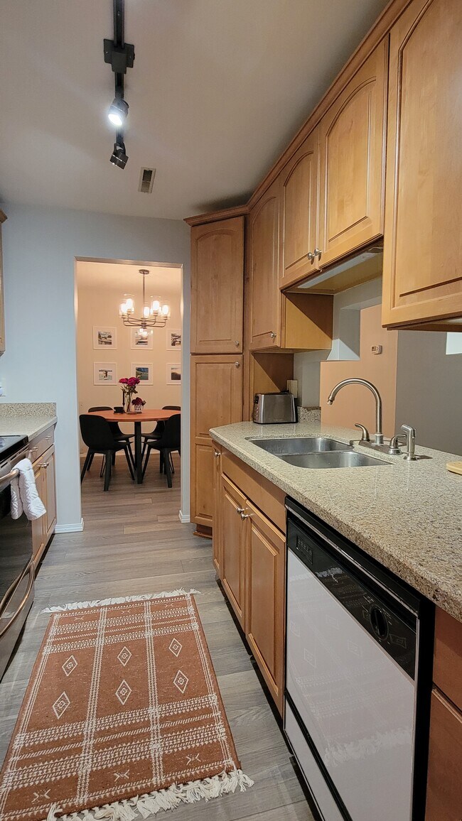 Building Photo - 1859 Yuma Ln N