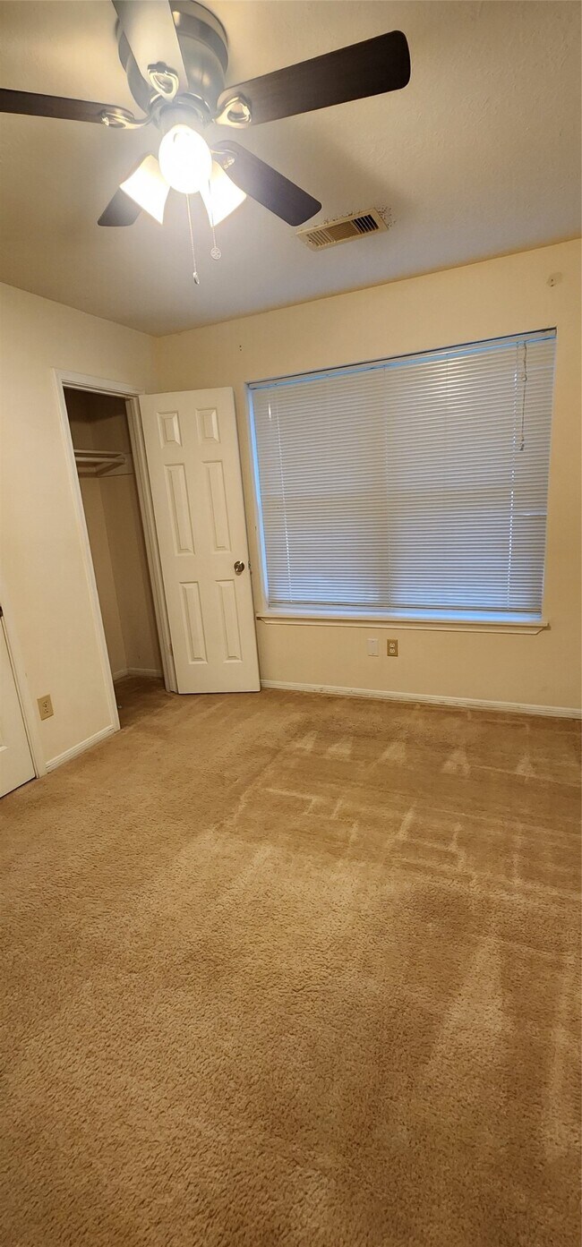 Building Photo - 16807 Sussex Dr