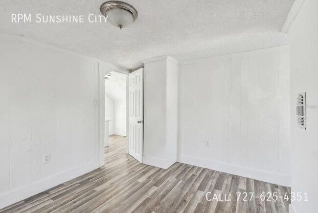 Building Photo - 3819 Queensboro Ave S
