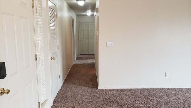 Building Photo - ONLY $2,550 PER MONTH FOR THIS SPACIOUS RANCH STYLE HOME -  2056 SQ FT / 3BDRM/2BATH/3GARAGE ON O...