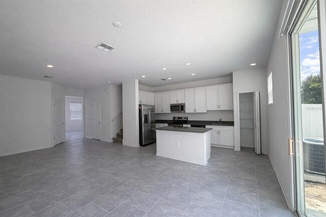 Building Photo - 7436 Stone Crk Trl