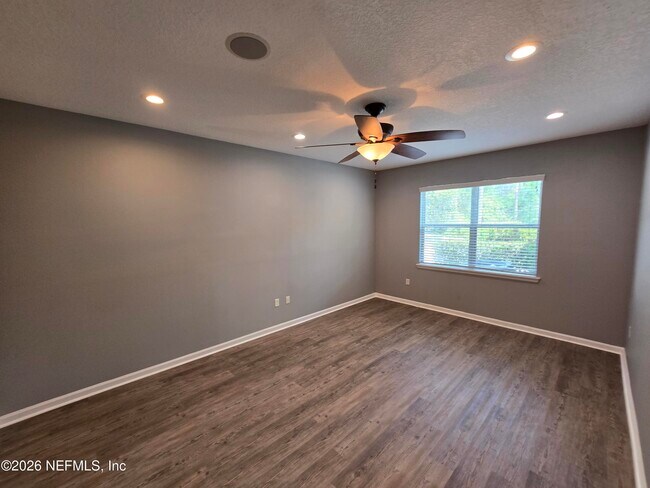 Building Photo - 180 Thornloe Dr