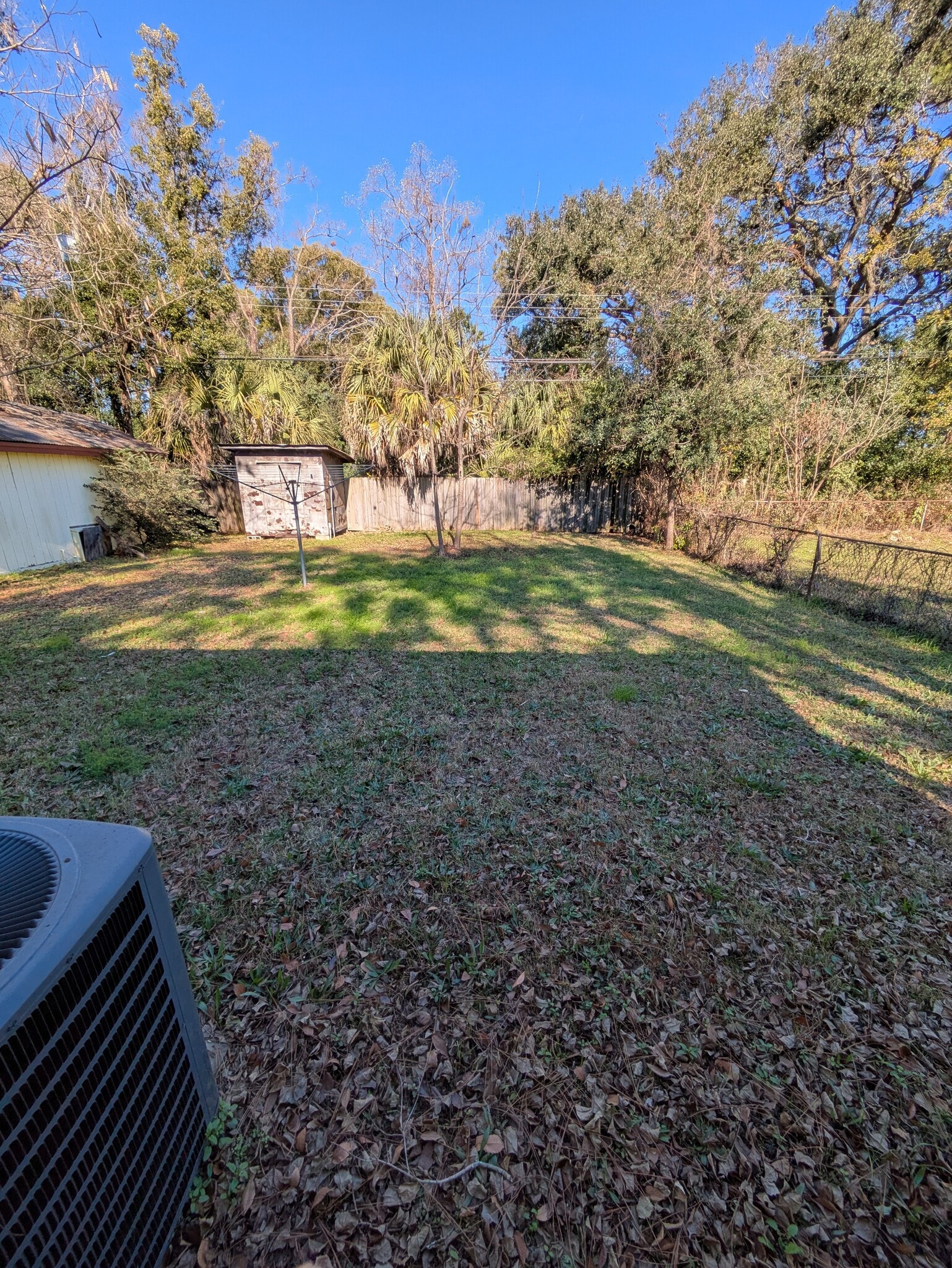 Building Photo - 1600 Damon St