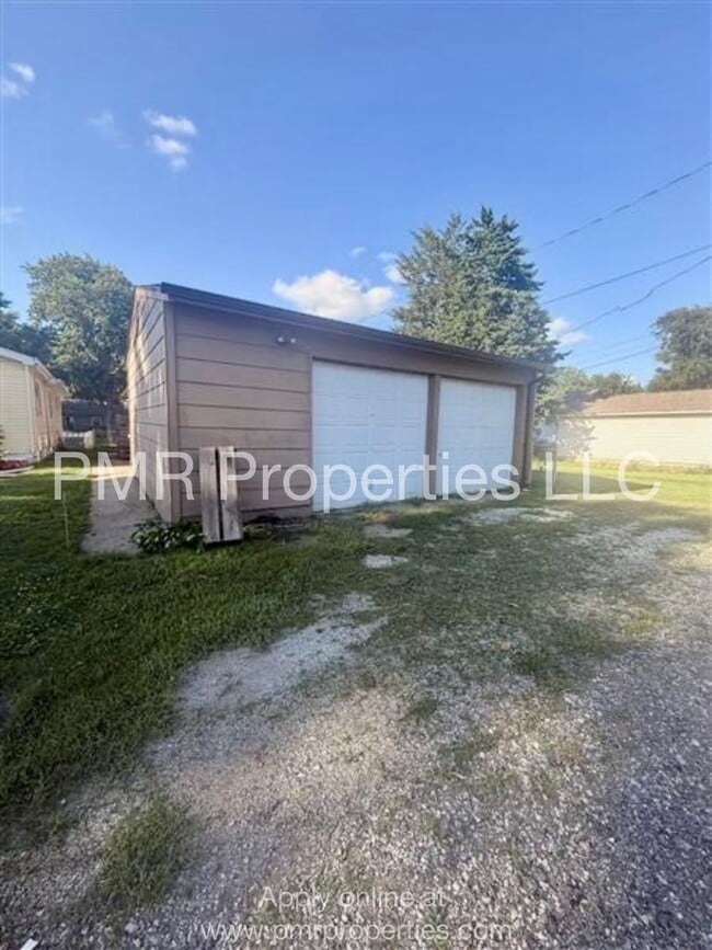 Building Photo - 3 Bedrooms/ 1 Bathroom House