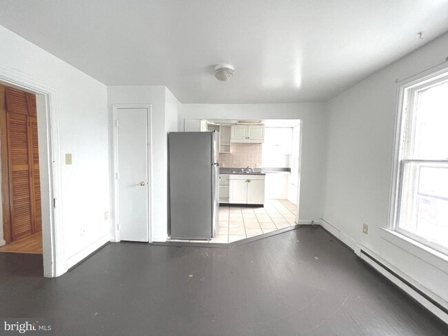 Building Photo - 703 2nd St