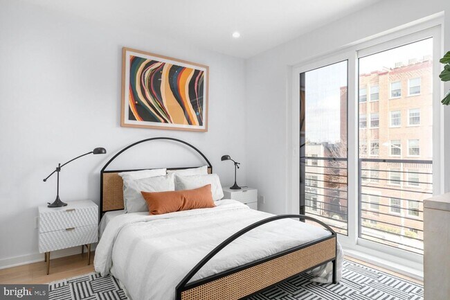 Building Photo - Elegant, Light-Filled 2BR/2BA with High Ceilings & Walk-In Closets