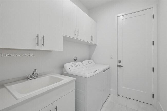 Building Photo - 13131 Feathering Wy