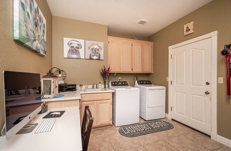 Building Photo - 841 Oak Crest Cir