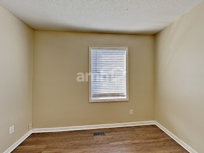 Building Photo - 32 Alston Ln SW