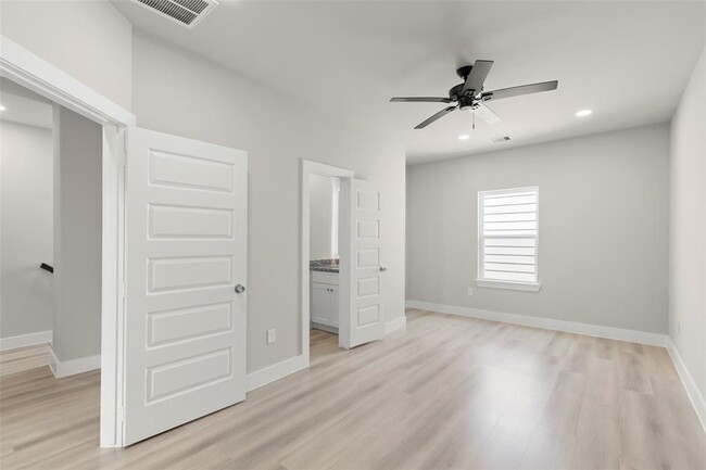 Building Photo - 3107 Shelby Cir