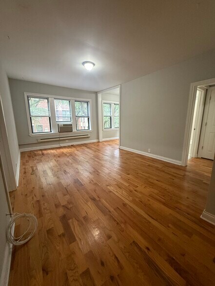 Building Photo - 3732 N Pine Grove Ave