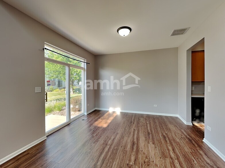 Building Photo - 2923 White Thorn Cir