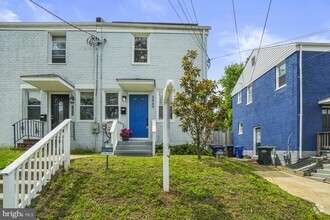 Building Photo - 5449 B St SE