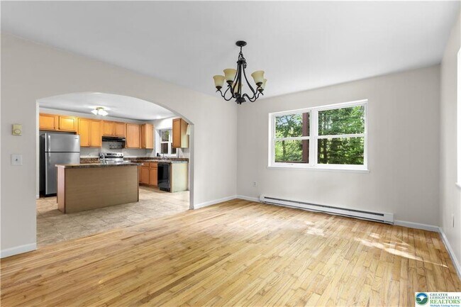 Building Photo - 1229 Fern Dr
