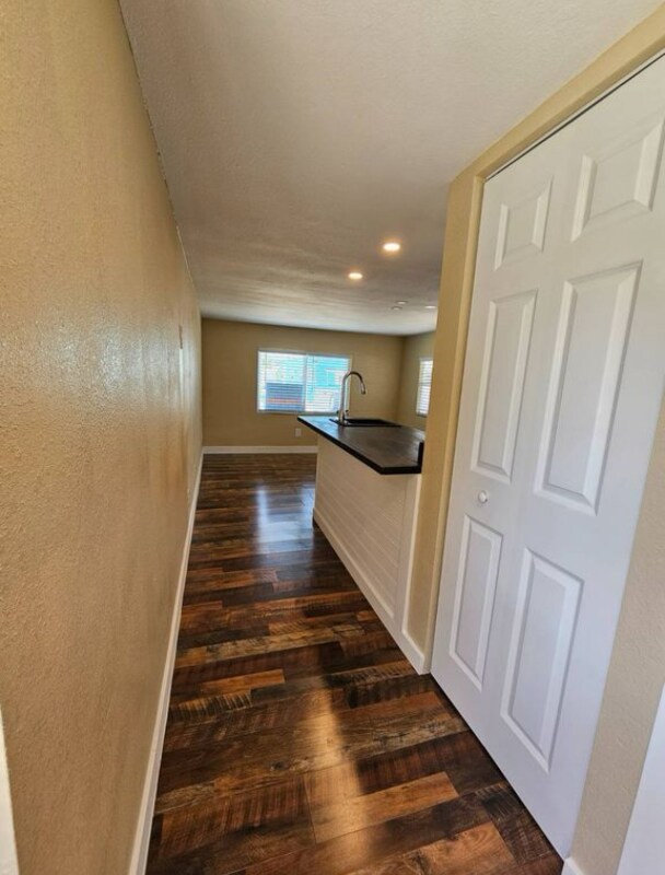 Building Photo - 2581 Oleander St