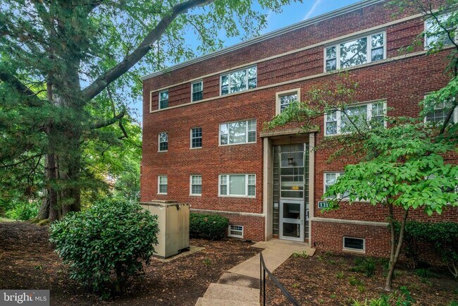 Building Photo - 1315 N Ode St