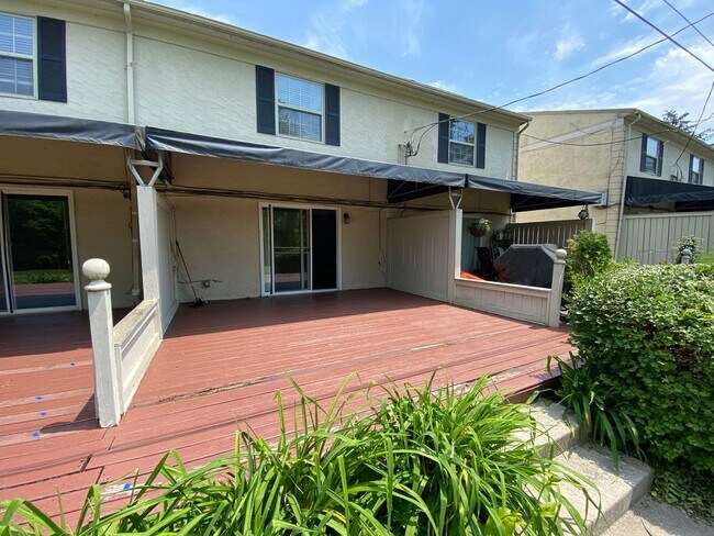 Building Photo - River-front condo, UA schools, 2 BR/1.5 BA