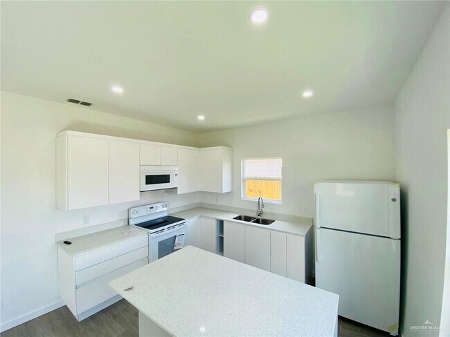 Building Photo - 12 Marcela Dr