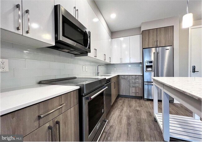 Building Photo - 145 Riverhaven Dr