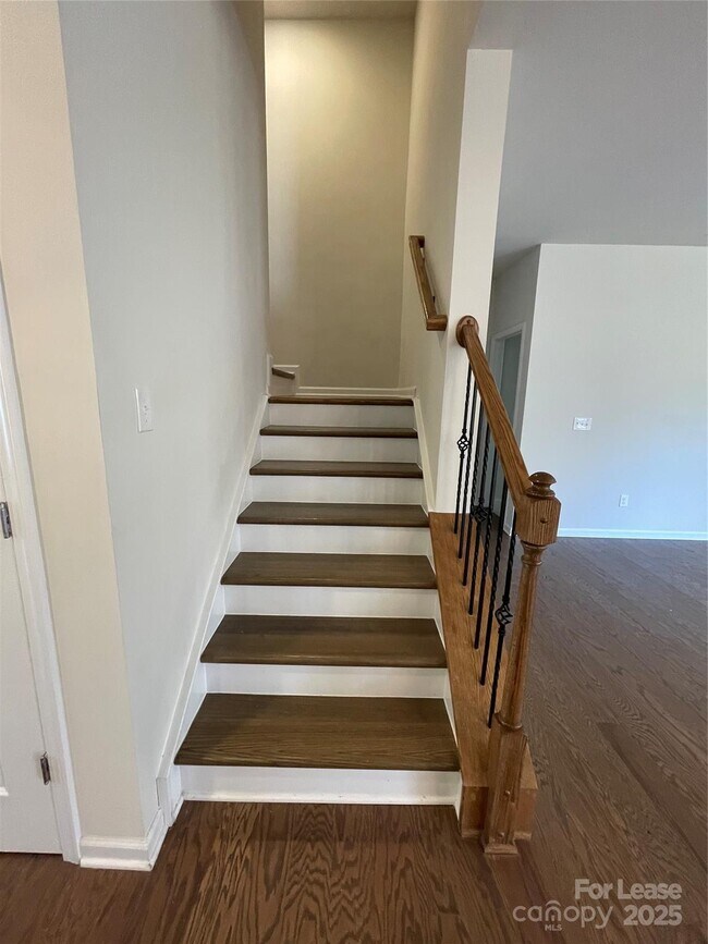 Building Photo - 398 Kennerly Center Dr