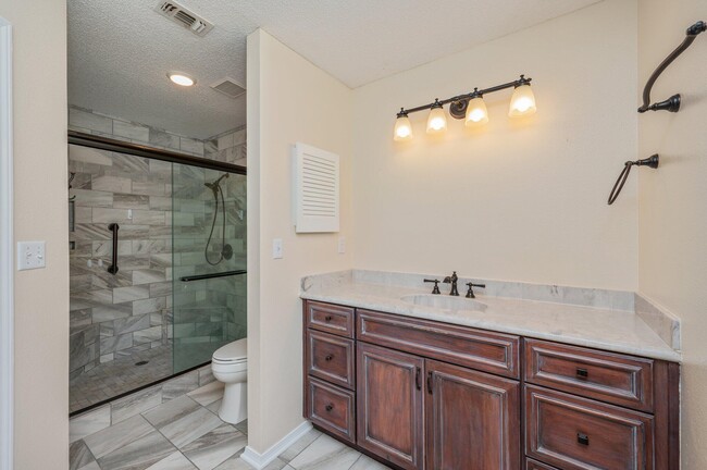 Building Photo - 3009 La Salle Ct