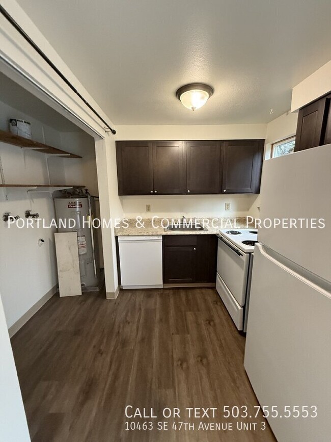 Building Photo - Milwaukie Triplex - 2 Bedroom