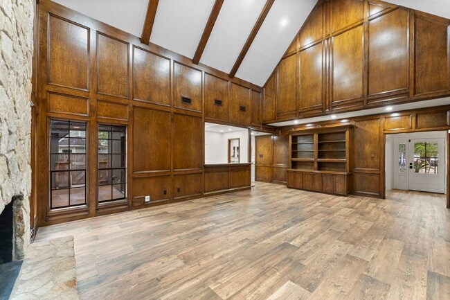 Building Photo - 6 Thornhedge Ct