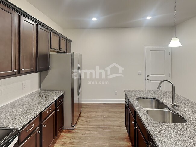 Building Photo - 807 Mary Beth Ct