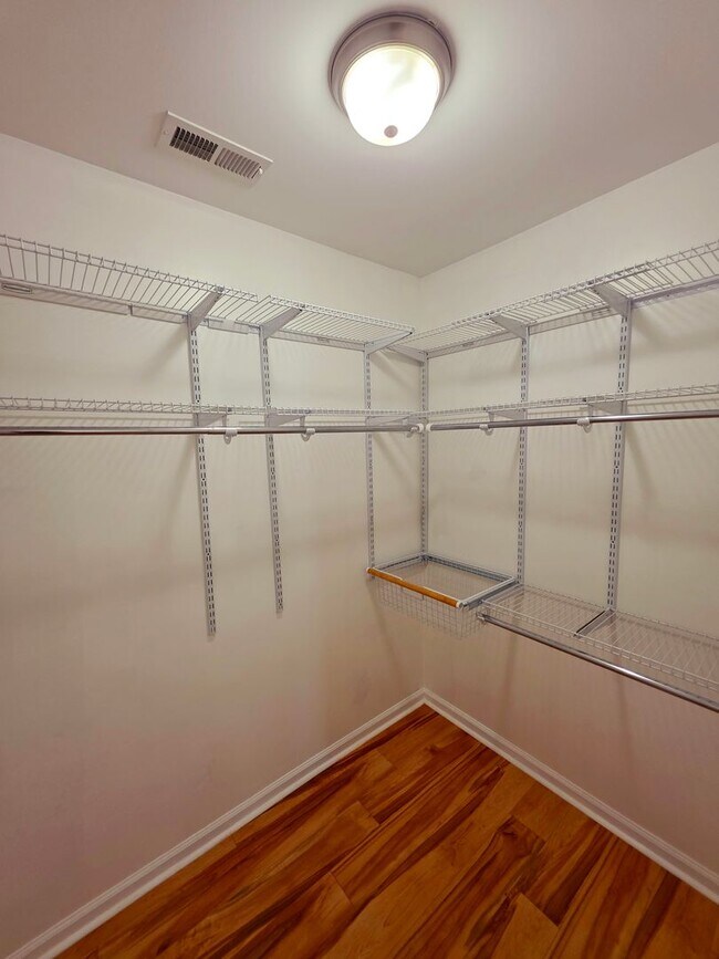 Building Photo - 4Br, 2Ba in Ashbury Park!