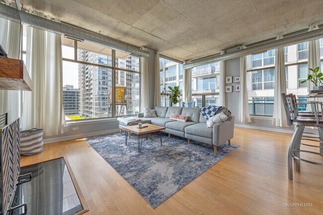 Building Photo - 125 E 13th St