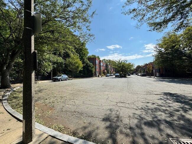 Building Photo - 48 Ellingwood St