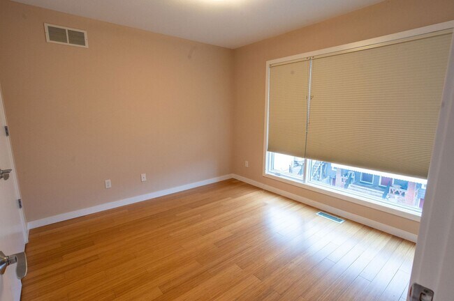 Building Photo - Little Italy Townhome - 1911 E 119th St , ...