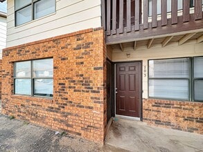 Building Photo - 703-709 W Calle Sur