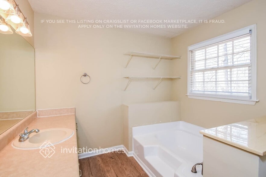 Building Photo - 1571 Larkwood Dr