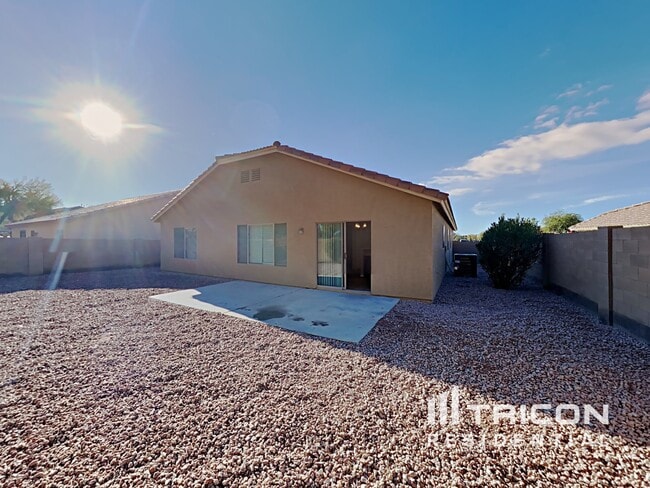 Building Photo - 43714 Cale Dr