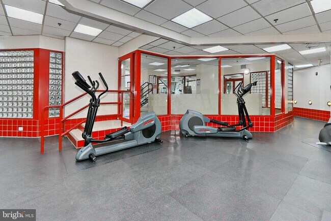 Building Photo - 2151 Jamieson Ave