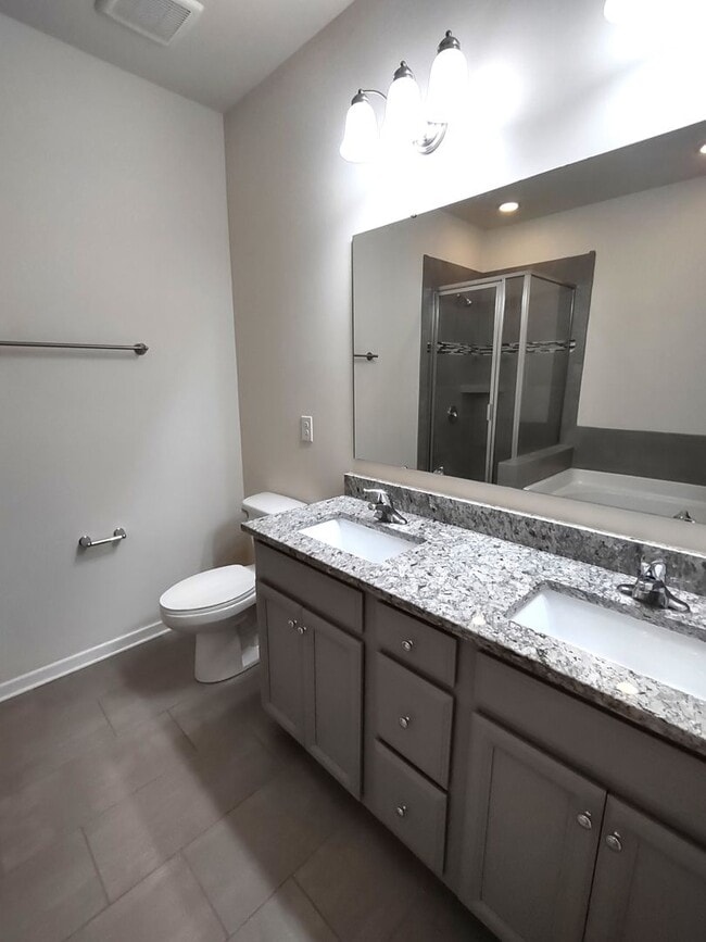 Building Photo - Beautiful Home located in the Clarabella C...