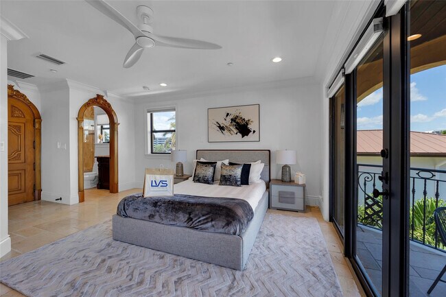 Building Photo - 1011 Rhodes Villa Ave