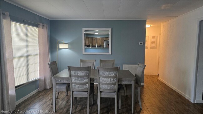 Building Photo - 639 Killarney Dr