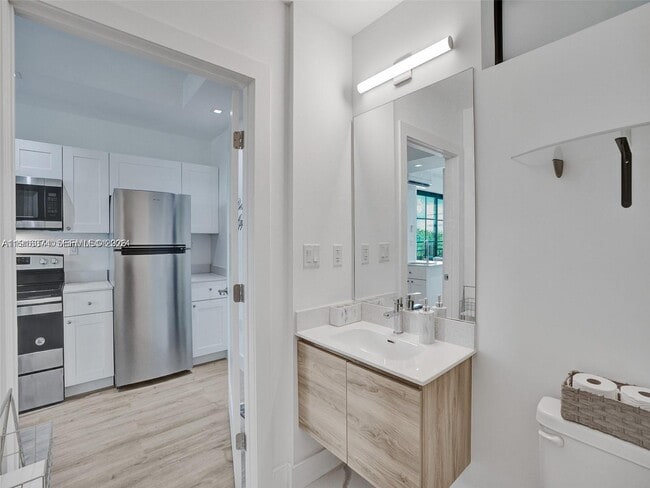 Building Photo - 4100 SW 64th Ave