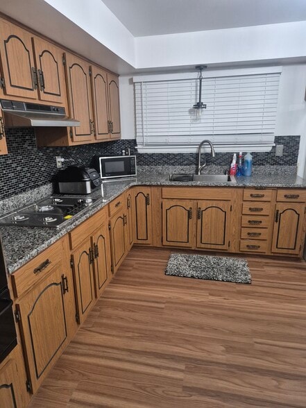 Building Photo - 4511 Warwick Dr N