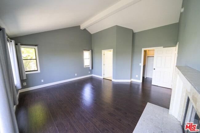 Building Photo - 728 Montecito Dr