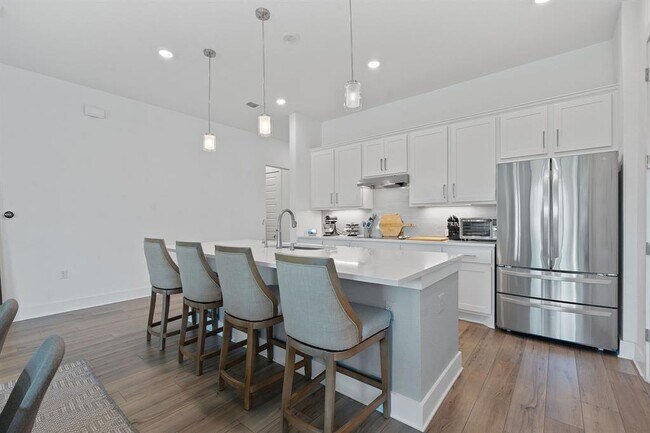 Building Photo - 16913 Adoro Dr