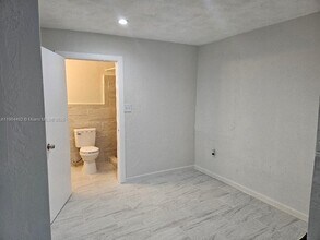 Building Photo - 528 NW 10th St