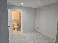 Building Photo - 528 NW 10th St