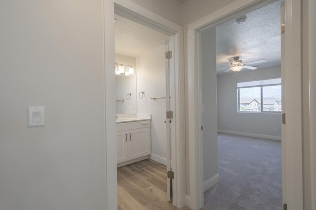 Building Photo - 548 N 550 W