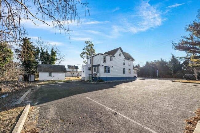 Building Photo - 616 W Ocean Heights Ave