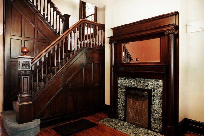 Foyer - 403 West St