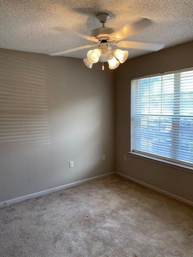 Building Photo - Cozy 2 Bed 2 Bath Condo Available Fall 2025!